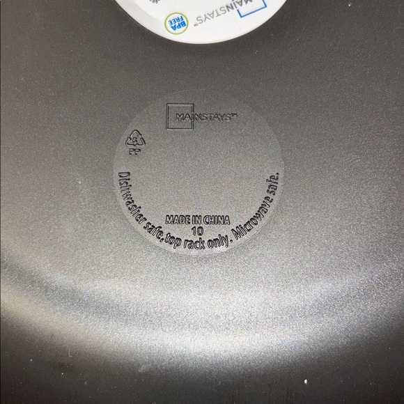 New Mainstays Set of 4 Black Bat Pattern Plastic Dinner Plates - Picture 5 of 13